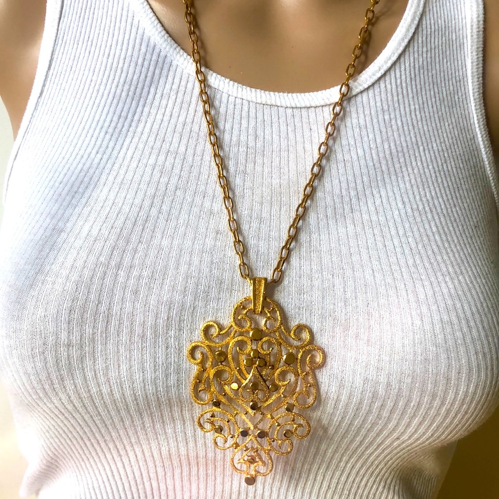 Vintage crown trifari scroll filigree pendant necklace